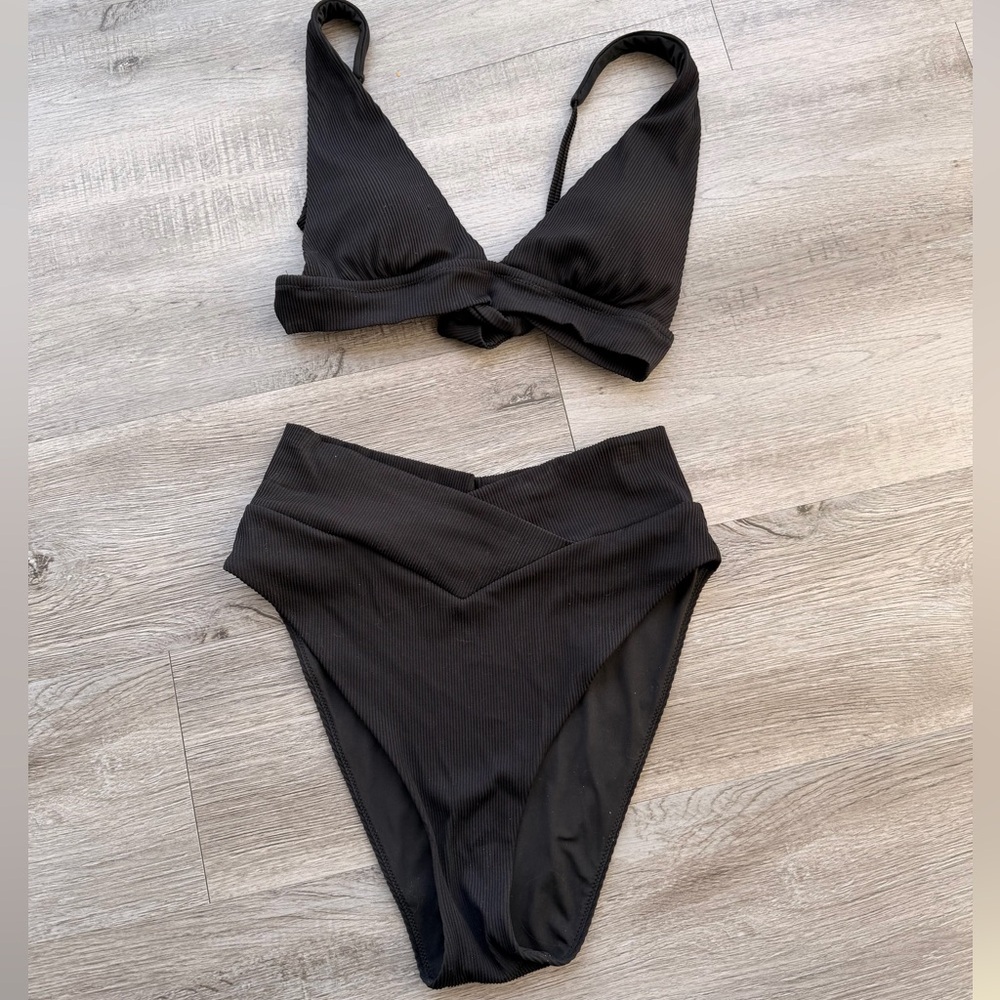 AERIE RIBBED LONGLINE
TRIANGLE TOP AND CROSSOVER HIGH CUT BIKINI BOTTOMS - Picture 2 of 5